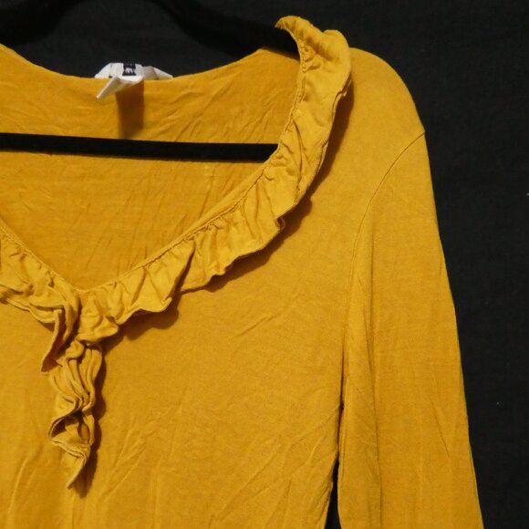 H&M | medium | Ruffled Yellow Rayon Long Sleeve Knit Shirt - Picture 5 of 16
